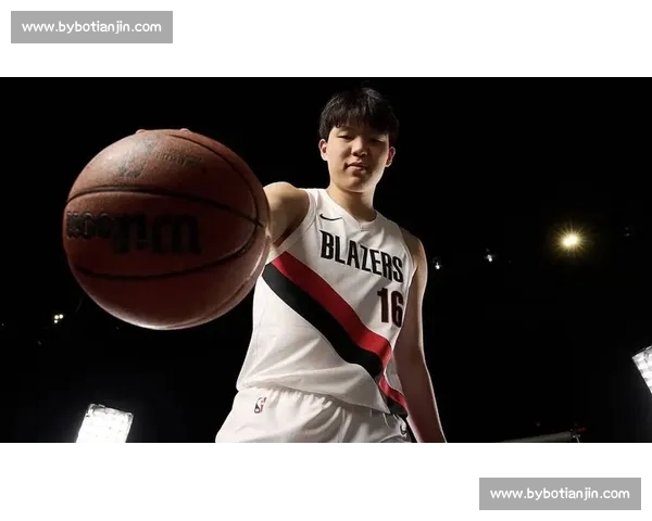 杨瀚森开拓者首日：拥抱阿夫迪亚，笑谈汉堡，16 号球衣开启新章