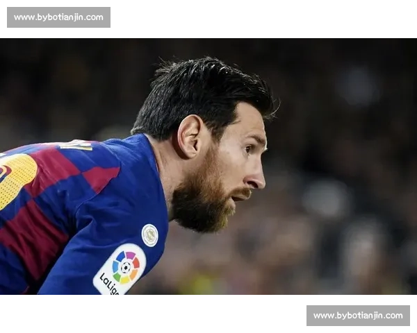 登贝莱晒照致敬梅西:传奇同框,足坛精神的代际传承